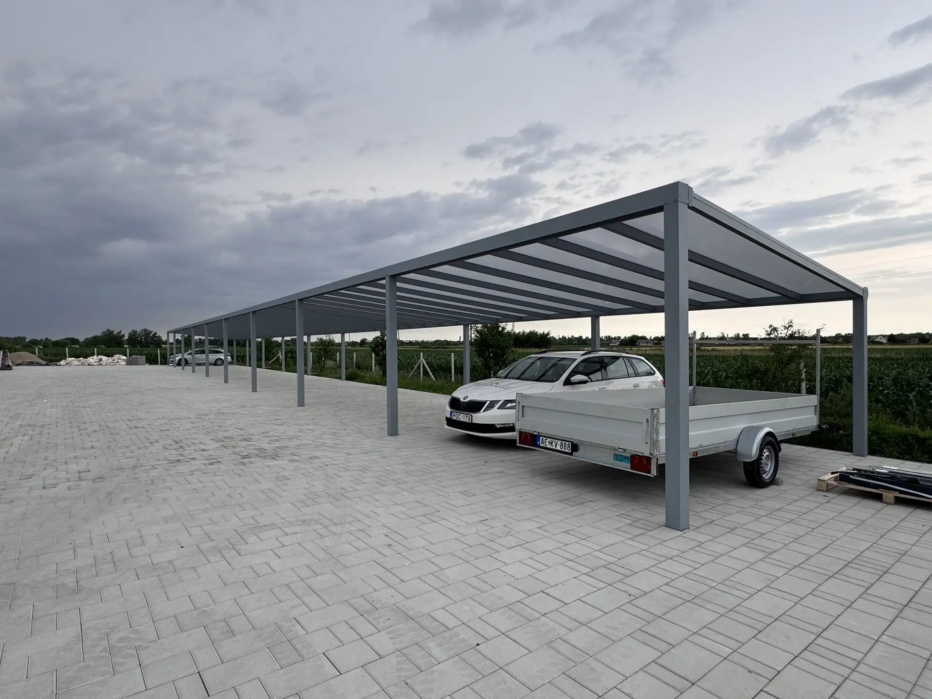Extra langer Carport für mehrere Fahrzeuge in Nordrhein-Westfalen