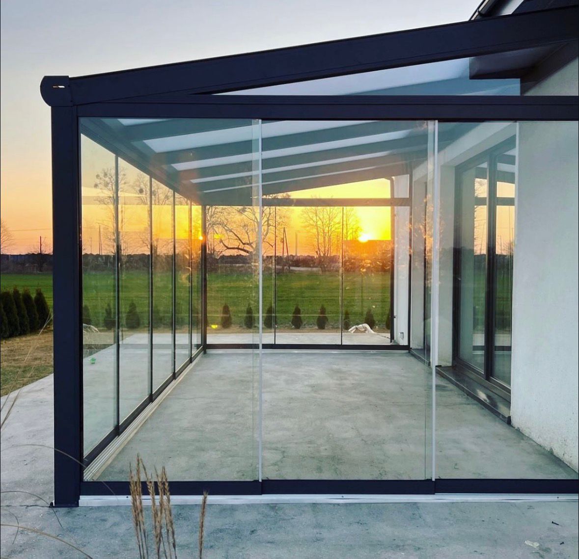 Glasschiebewand 10 mm Sicherheitsglas an Terrassenüberdachung in Gütersloh – Verandameister